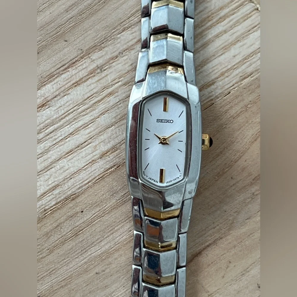 Seiko Vintage Ladies Watch Two-Tone Bracelet Stainless Hexagonal Dial Gold Hands